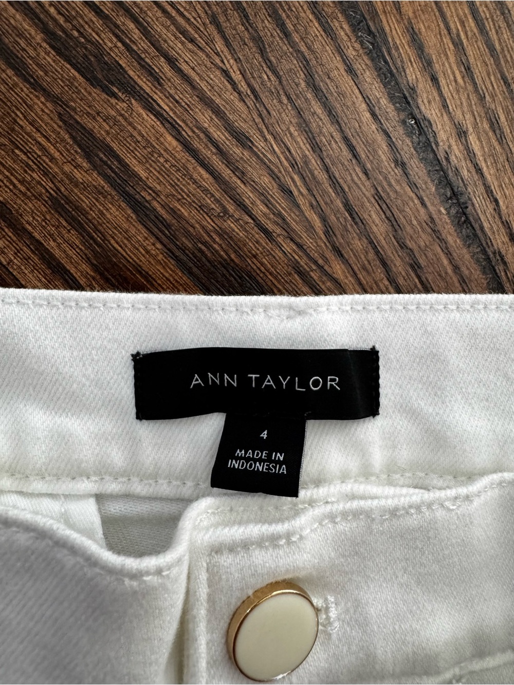 Ann Taylor Mid Rise Wide Leg White Jeans Size 4 Regular - Picture 5 of 5